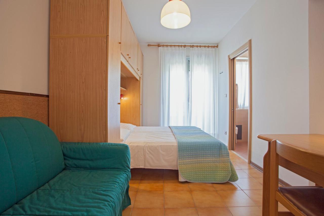 Hotel Garni Villa Magnolia Torbole Sul Garda Room photo